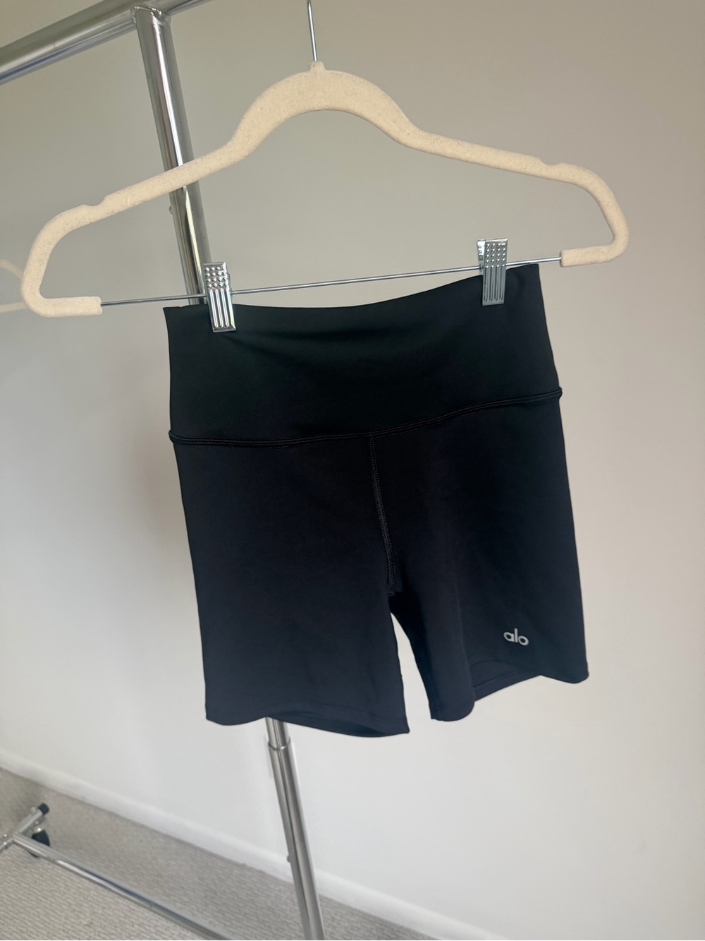 NWOT ALO Yoga Black 5 inch High-Waist Bike Shorts